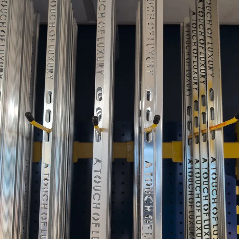 Beava Trim Back Bar with Hooks for 1000mm Stand